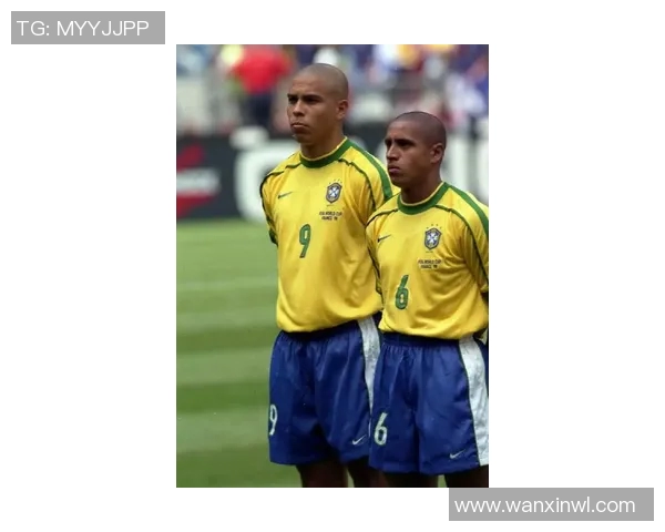 罗斯与足球明星同框合影展现运动精神与友谊的美好瞬间